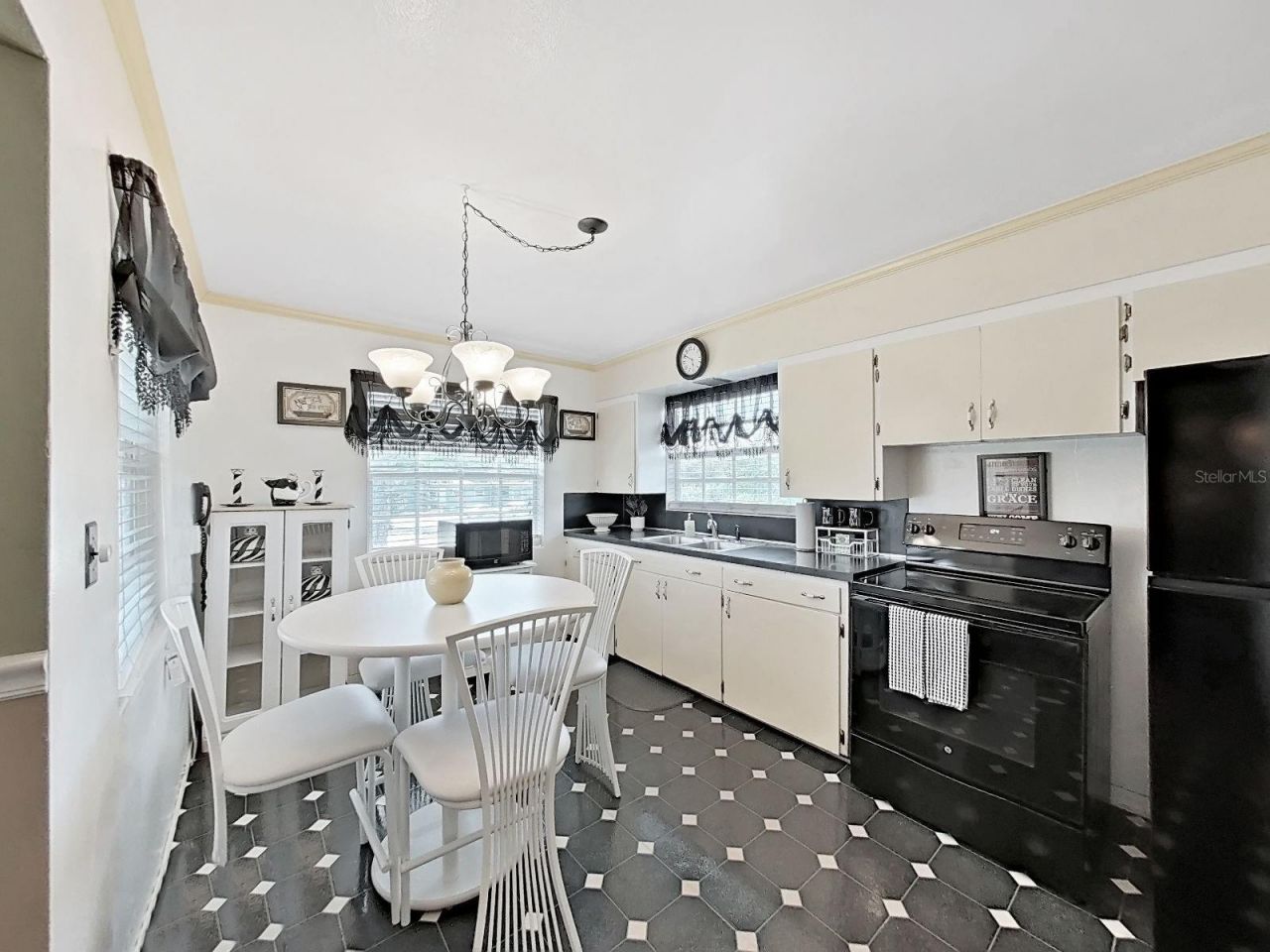 2371 7th Street S, Saint Petersburg, FL 33705 Photo