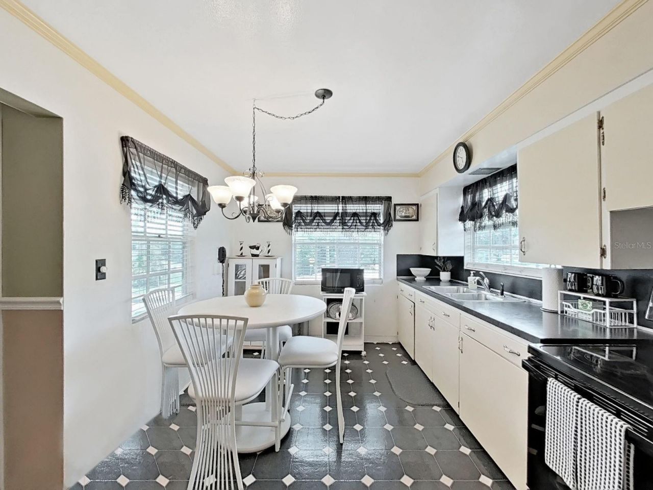 2371 7th Street S, Saint Petersburg, FL 33705 Photo