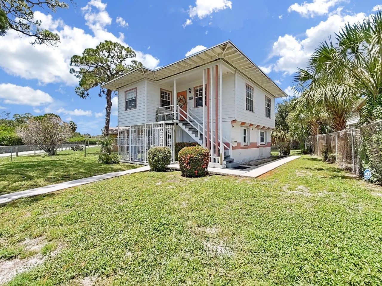 2371 7th Street S, Saint Petersburg, FL 33705 Photo