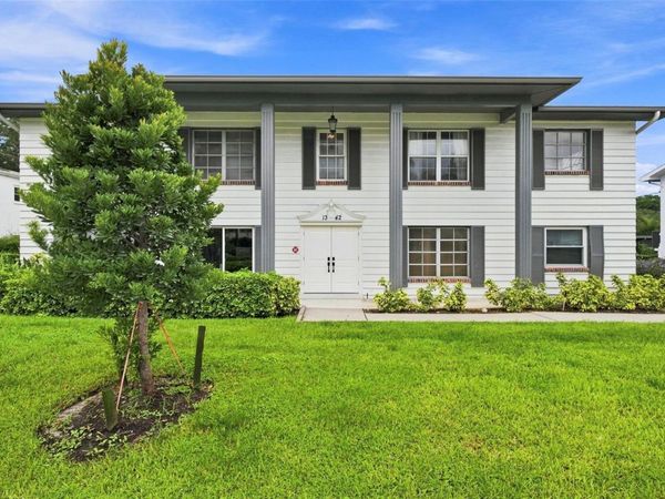 1342 SNELL ISLE BOULEVARD NE, Unit 4, ST PETERSBURG, FL 33704