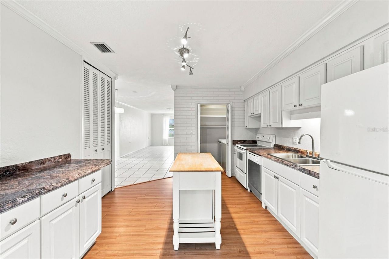 1342 Snell Isle Boulevard Ne, Unit 4, Saint Petersburg, FL 33704 Photo