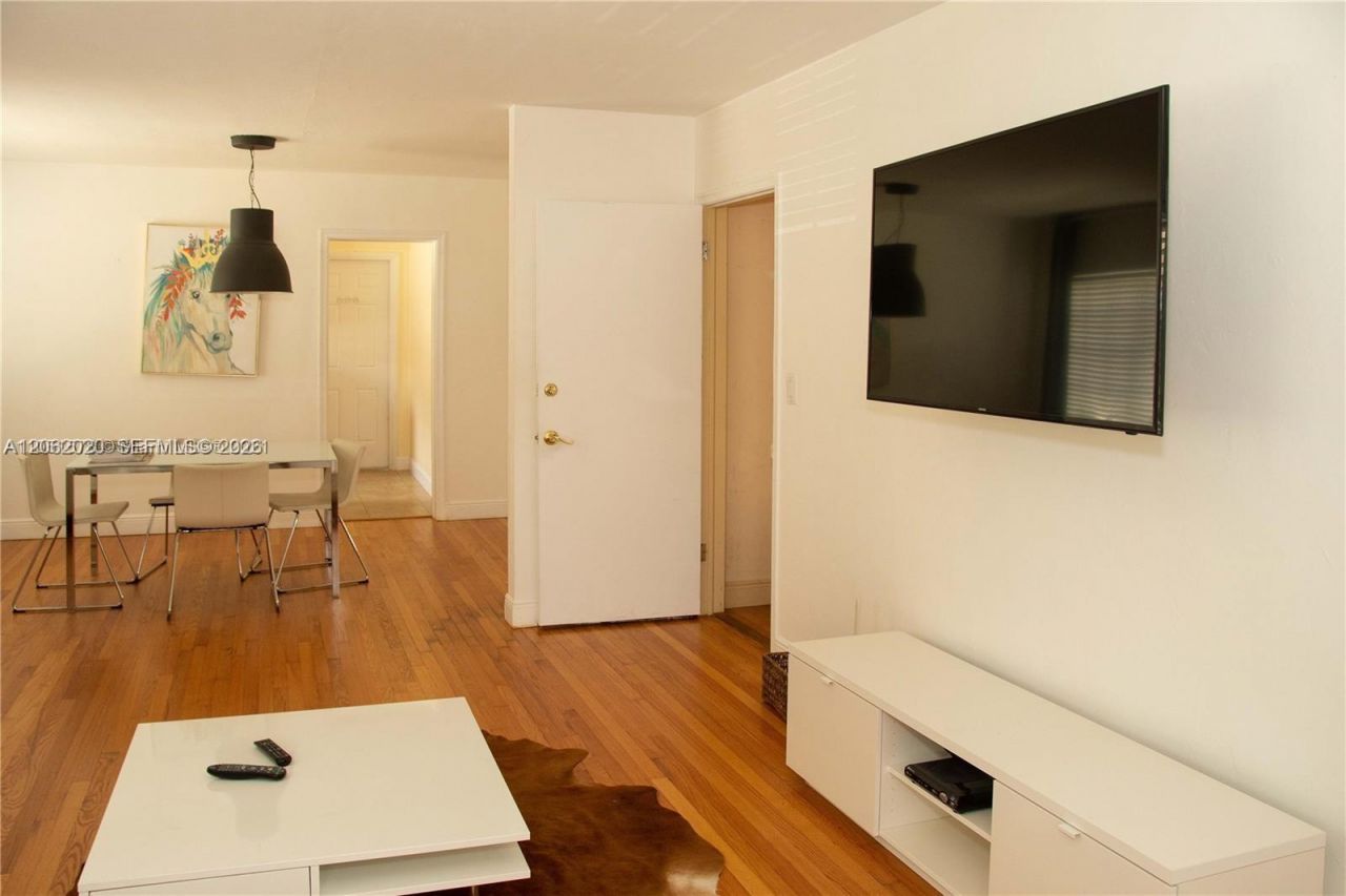 233 Madeira Ave, Unit 2, Coral Gables, FL 33134 Photo