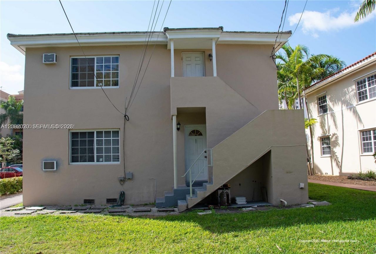 233 Madeira Ave, Unit 2, Coral Gables, FL 33134 Photo