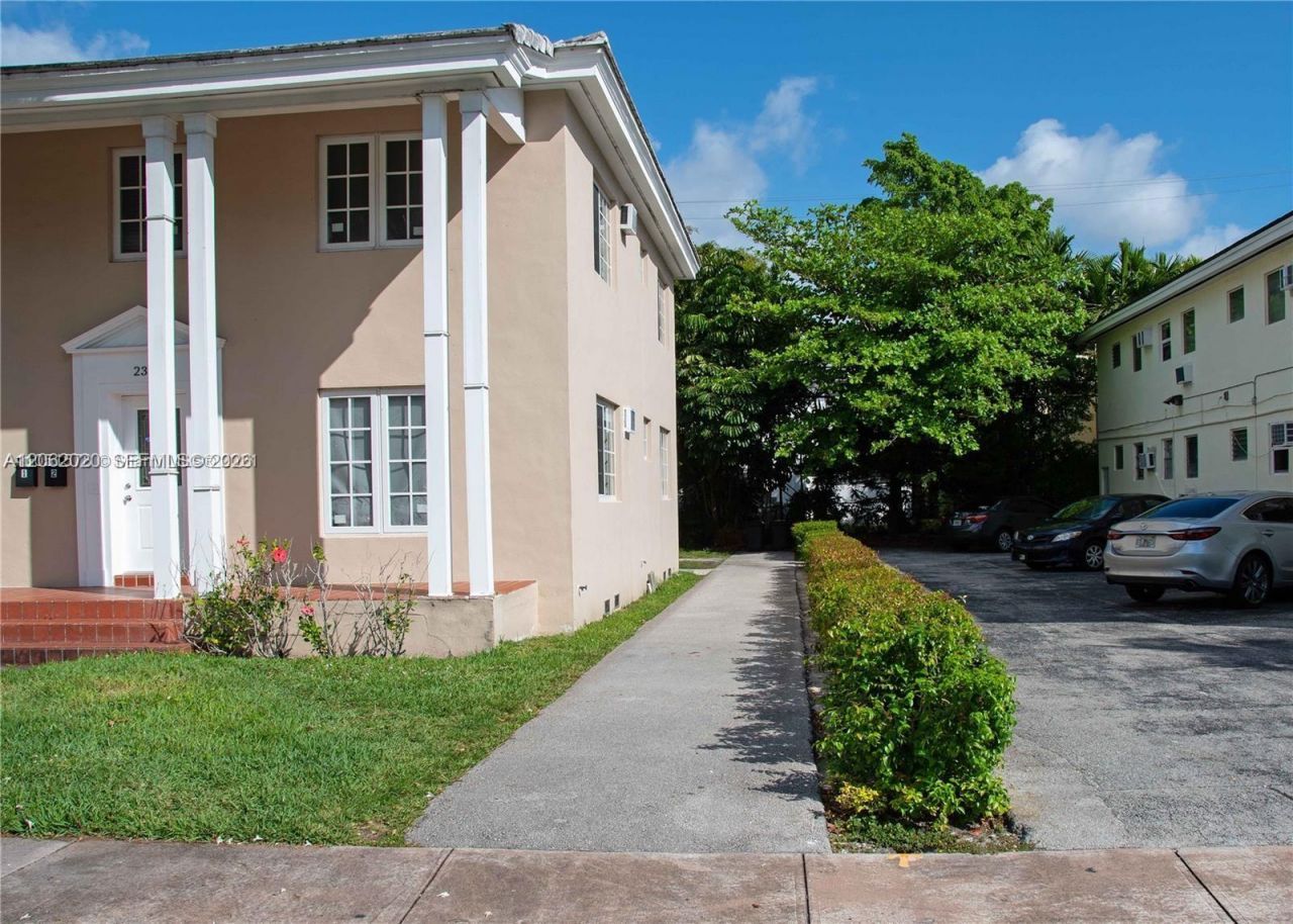 233 Madeira Ave, Unit 2, Coral Gables, FL 33134 Photo