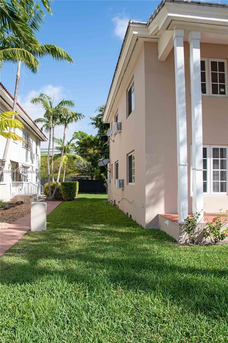 233 Madeira Ave, Unit 2, Coral Gables, FL 33134 Photo