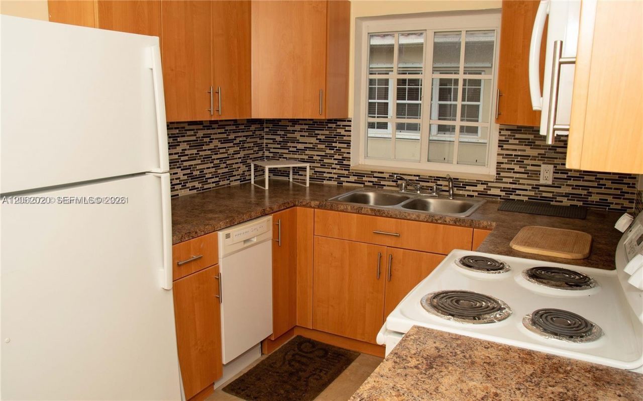 233 Madeira Ave, Unit 2, Coral Gables, FL 33134 Photo