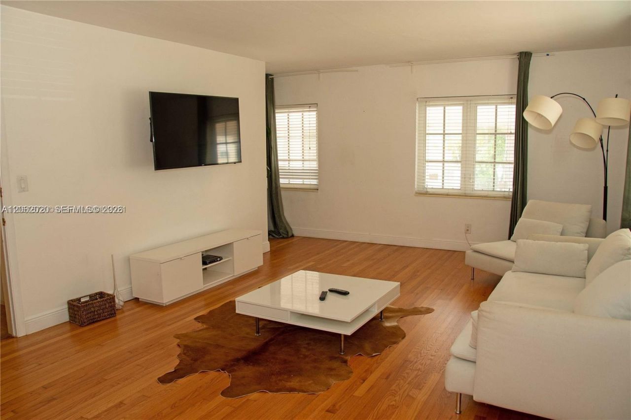 233 Madeira Ave, Unit 2, Coral Gables, FL 33134 Photo
