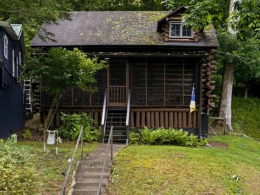 1752 Lake Floyd Circle, Bristol, WV 26426