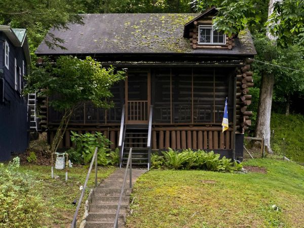1752 Lake Floyd Circle, Bristol, WV 26426
