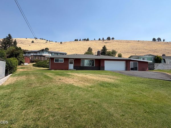 7825 Donegal Avenue, Klamath Falls, OR 97603