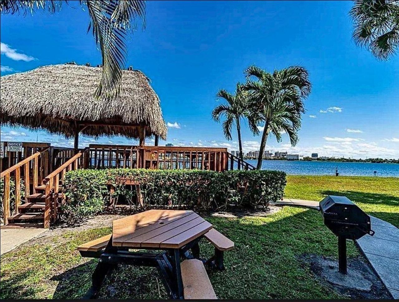 708 Executive Center Drive, Unit 12, West Palm Beach, FL 33401 Photo