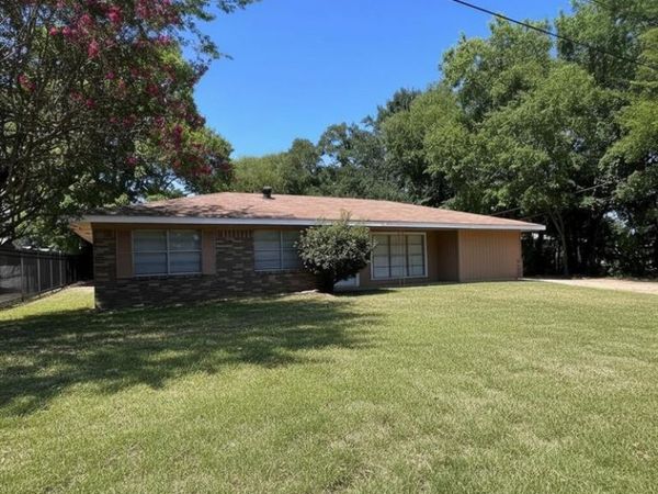 403 Montgomery Street , Pittsburg, TX 75686