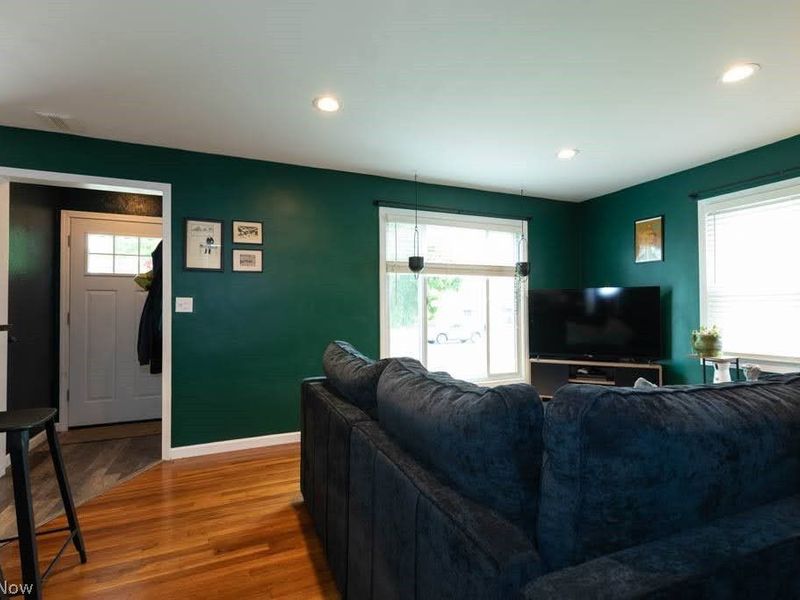 472 E 329th Street, Willowick, OH 44095 Photo 12