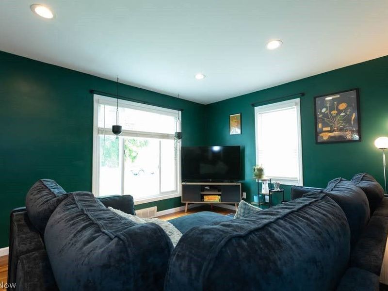 472 E 329th Street, Willowick, OH 44095 Photo 6