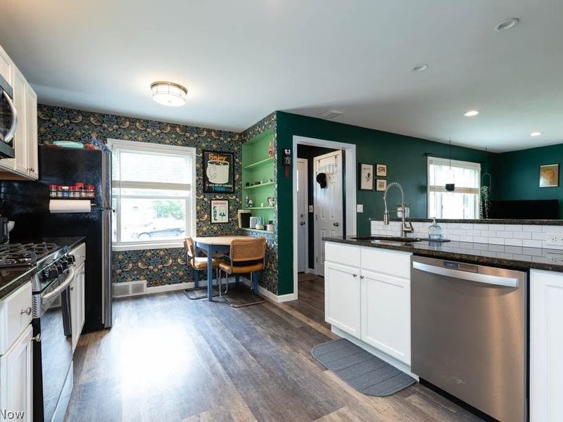 472 E 329th Street, Willowick, OH 44095 Photo 6
