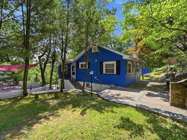 8 Stony Trail, Greenwood Lake, NY 10925