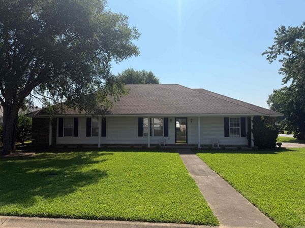 406 Village Drive , Searcy, AR 72143