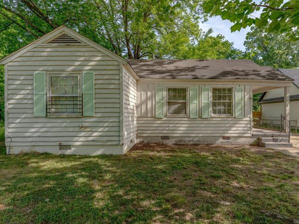 1904 E Barton Ave , West Memphis, AR 72301