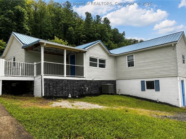 906 Main Street, Chapmanville, WV 25508