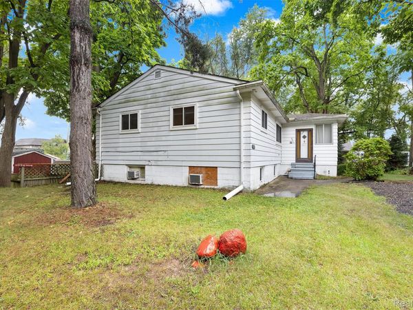 8019 Grand River Avenue , Brighton Township, Mi 48114