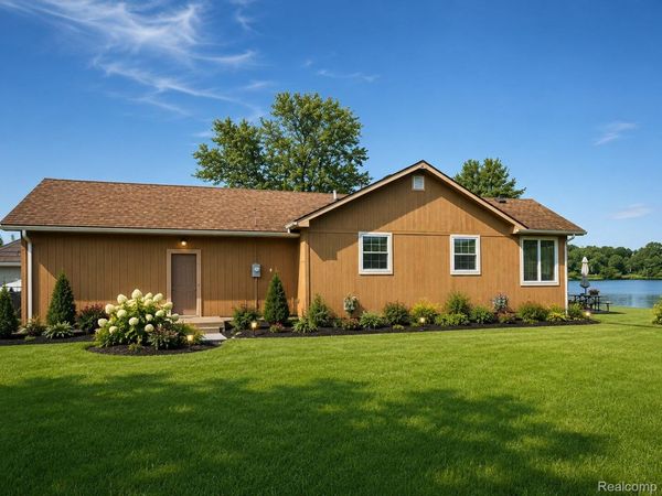 1290 Castlewood Drive, White Lake Township, Mi 48386