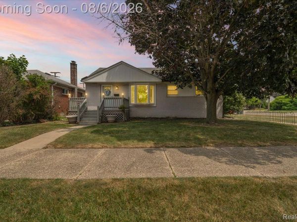 26000 Fernwood Street, Roseville, Mi 48066