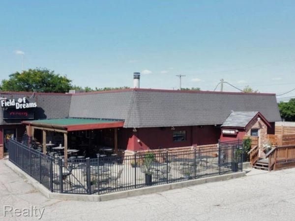 1090 Rochester Road , Troy, Mi 48083