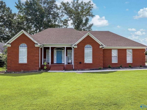 2003 Cedarwood Drive SW, Hartselle, AL 35640