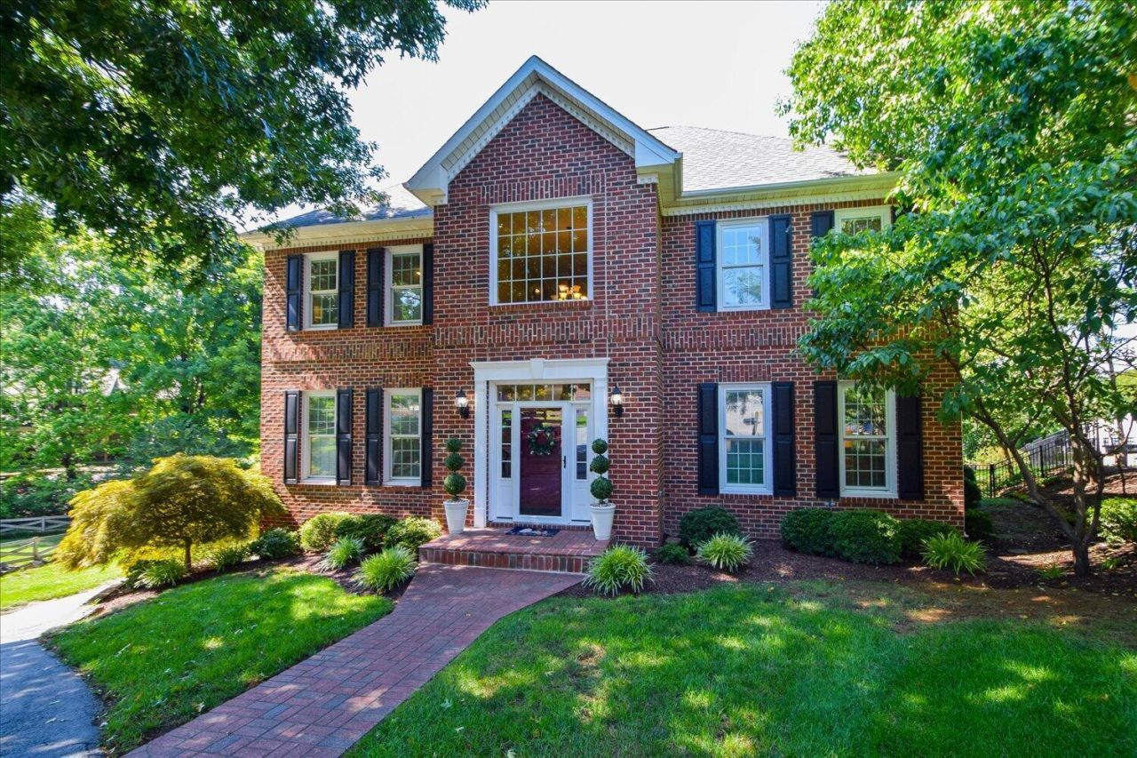 5069 Williamsburg Ct, Roanoke, VA 24018 Main Photo
