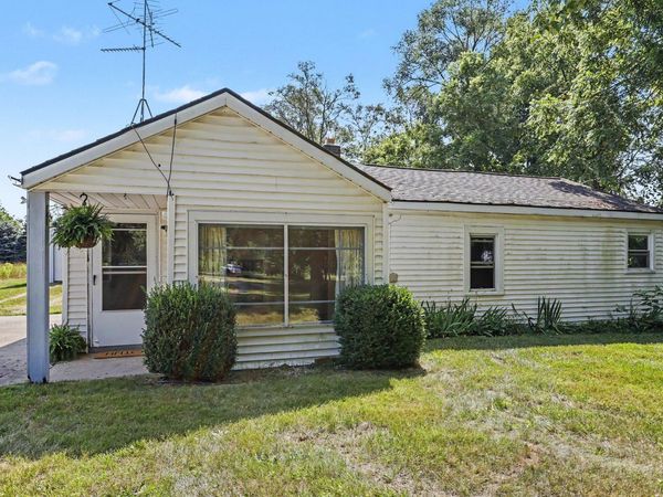 15 4th Street, Plainwell, MI 49080