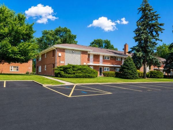 1101 HOLIDAY Lane , Unit 8, Des Plaines, IL 60016