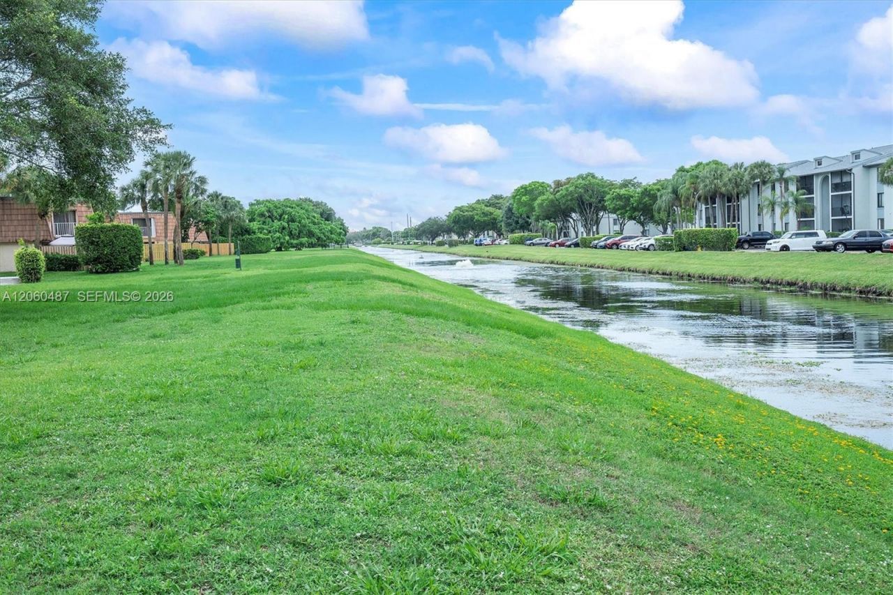 839 Blue Ridge Cir , Unit 839, West Palm Beach, FL 33409 Photo