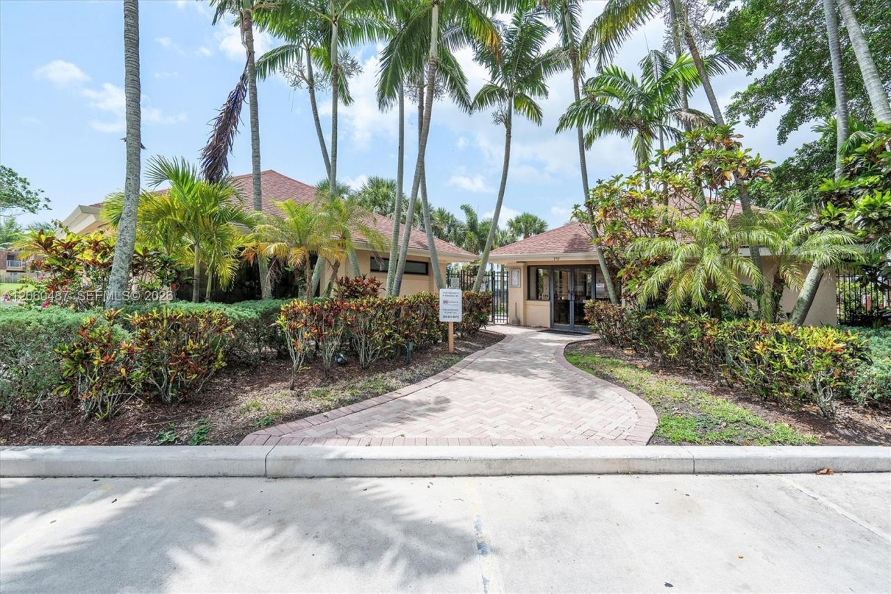 839 Blue Ridge Cir , Unit 839, West Palm Beach, FL 33409 Photo