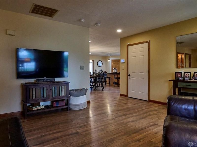1271 Country Oaks Lane, Wilmington, OH 45177 Photo 4