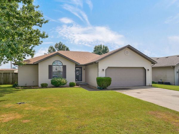 826 S Chinkapin Avenue , Nixa, MO 65714