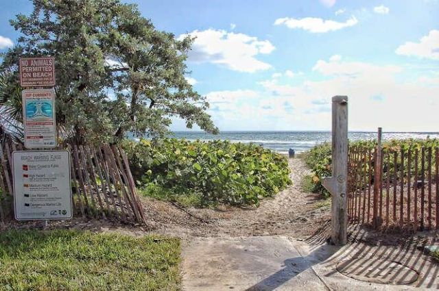 14 Colonial Club Drive, Unit 300, Boynton Beach, FL 33435 Photo