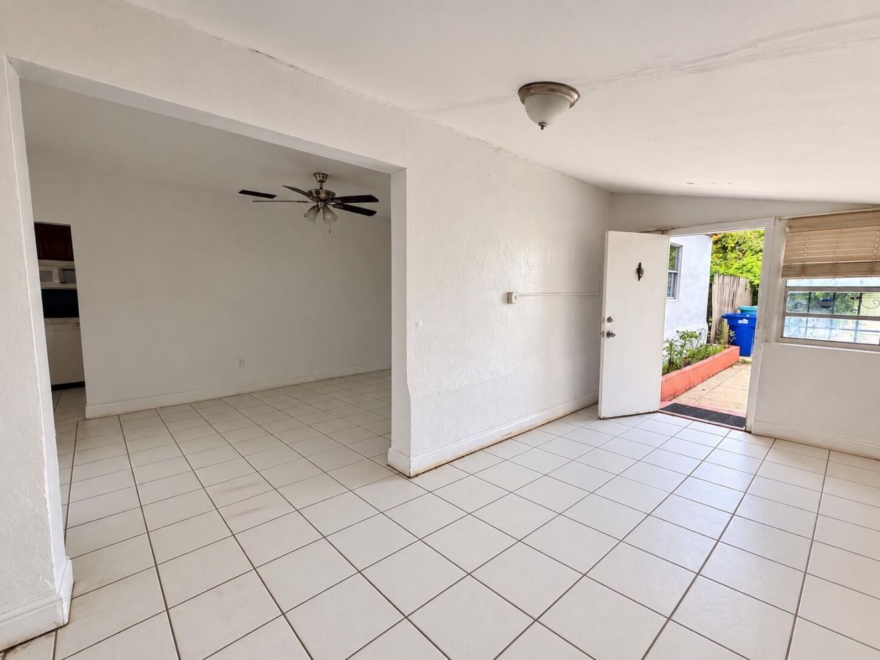 445 NE 163rd Street, Miami, FL 33162 Photo