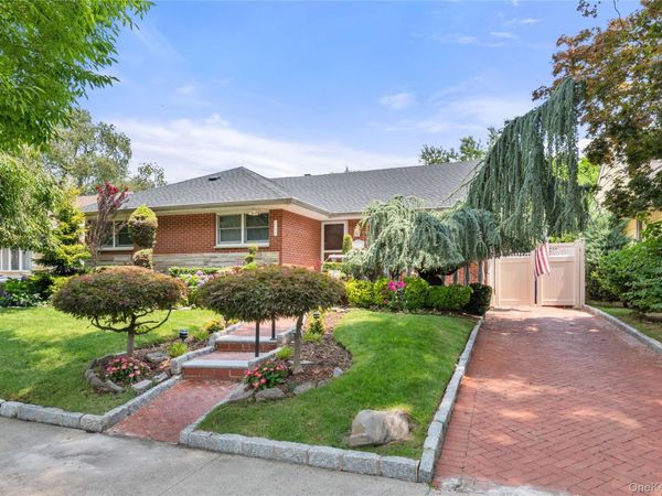 7349 196th Place , Fresh Meadows, NY 11366
