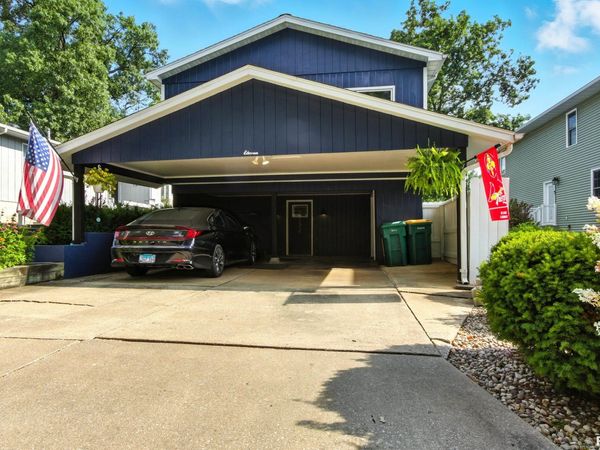 11 HICKORY Grove, Macomb, IL 61455