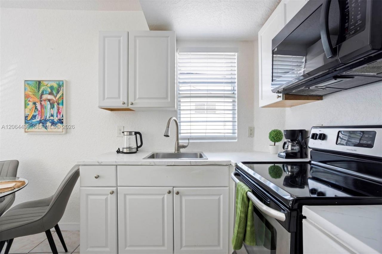 7326 Collins Ave, Unit 108, Miami Beach, FL 33141 Photo