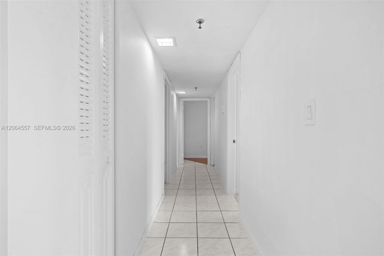 17500 N Bay Rd, Unit S508, Sunny Isles Beach, FL 33160 Photo