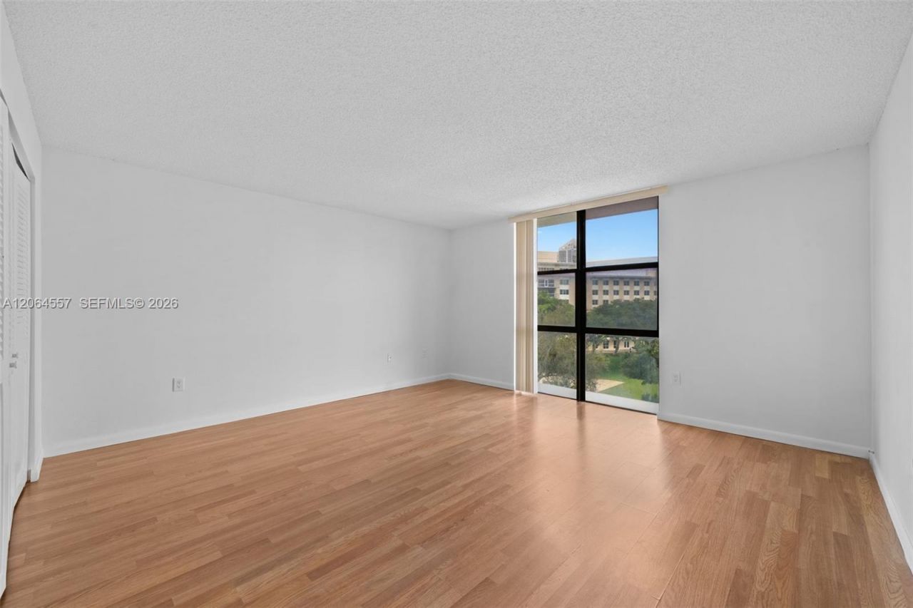 17500 N Bay Rd, Unit S508, Sunny Isles Beach, FL 33160 Photo