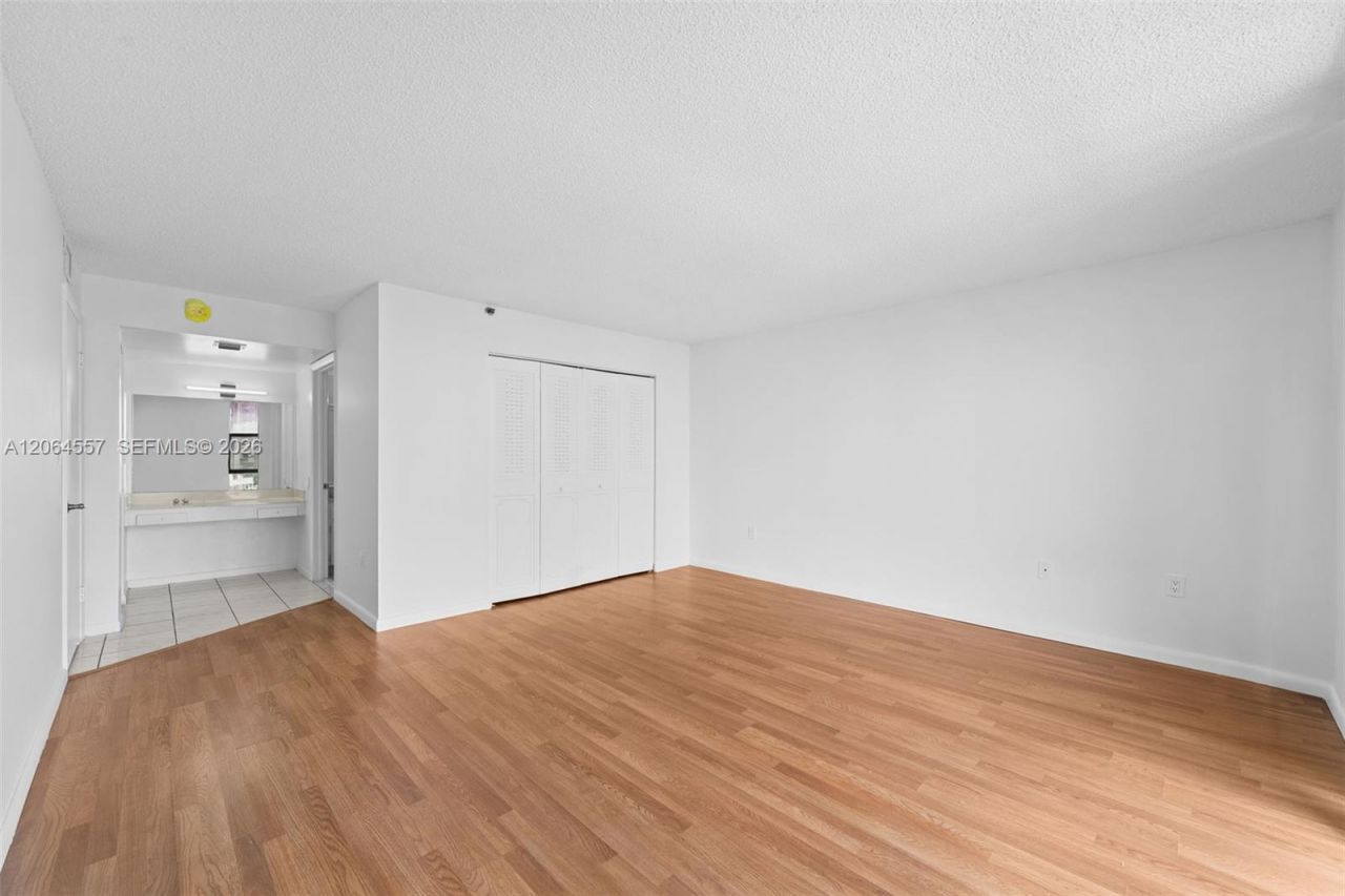 17500 N Bay Rd, Unit S508, Sunny Isles Beach, FL 33160 Photo