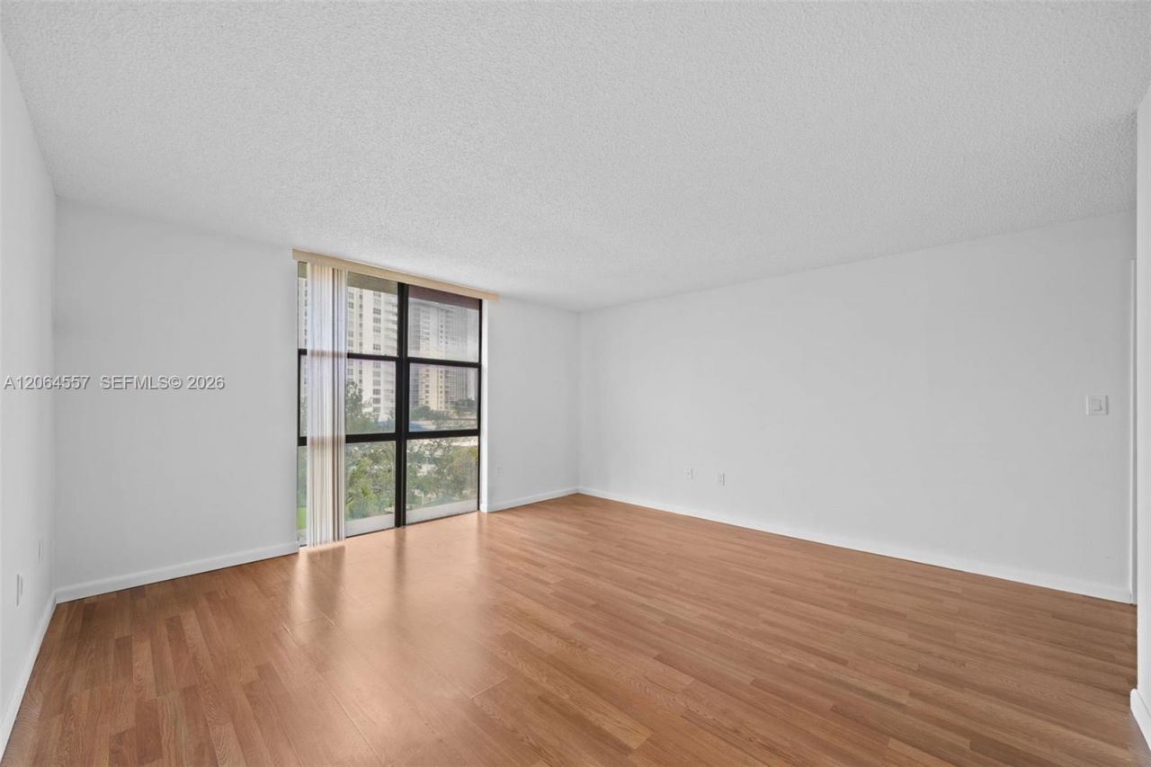 17500 N Bay Rd, Unit S508, Sunny Isles Beach, FL 33160 Photo