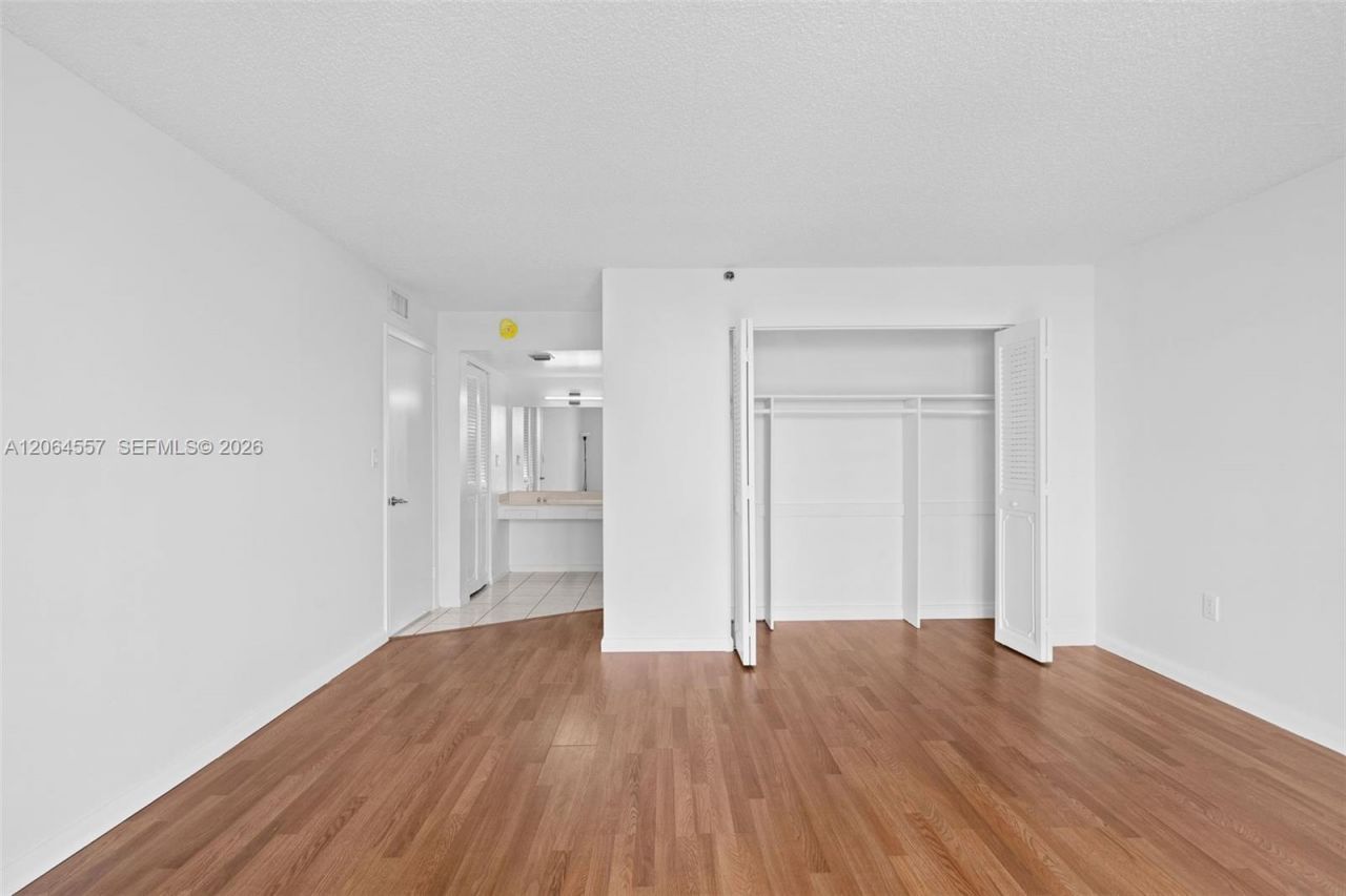 17500 N Bay Rd, Unit S508, Sunny Isles Beach, FL 33160 Photo