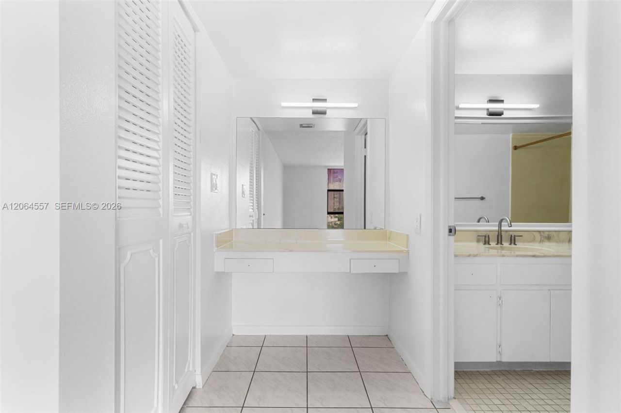 17500 N Bay Rd, Unit S508, Sunny Isles Beach, FL 33160 Photo
