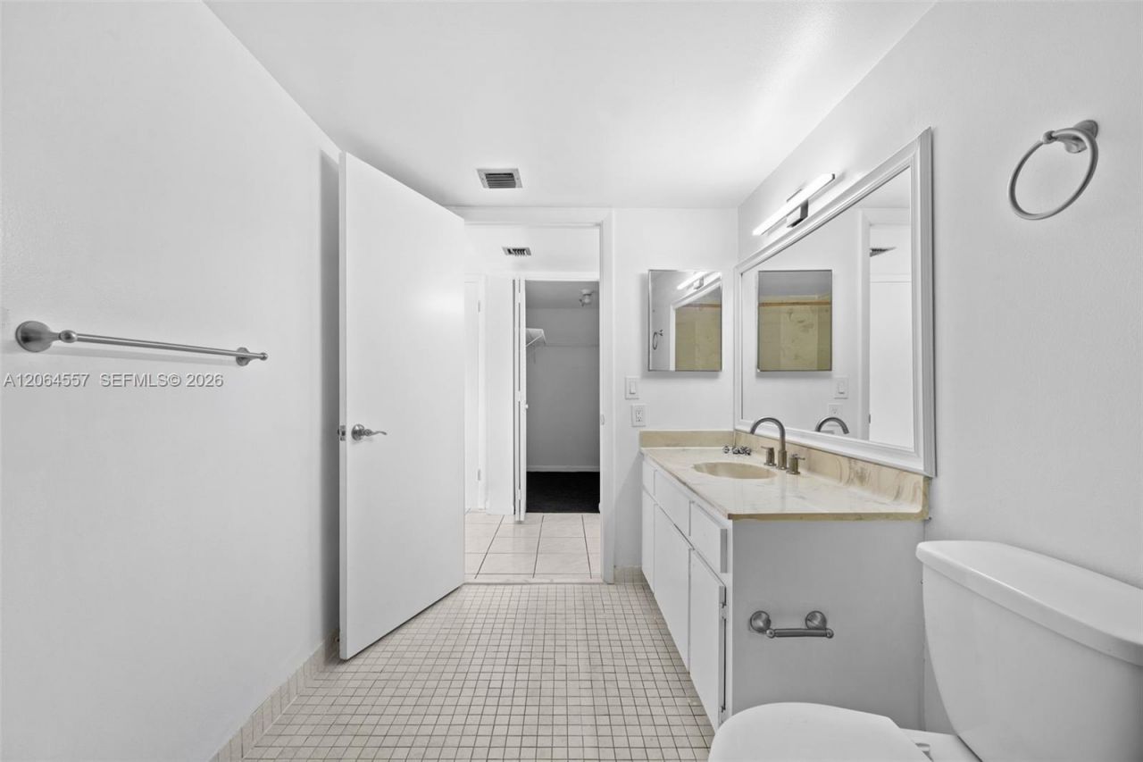 17500 N Bay Rd, Unit S508, Sunny Isles Beach, FL 33160 Photo