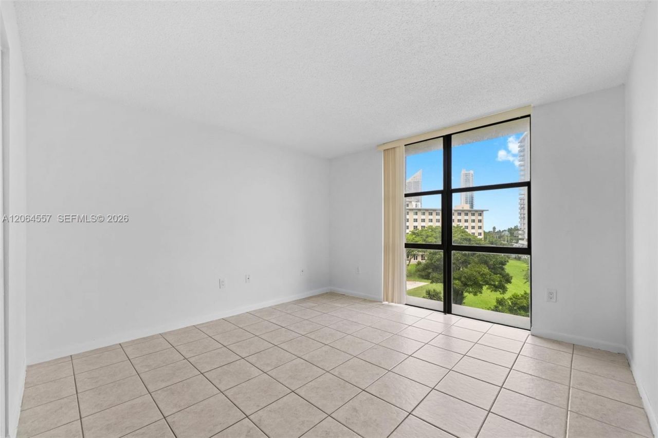 17500 N Bay Rd, Unit S508, Sunny Isles Beach, FL 33160 Photo