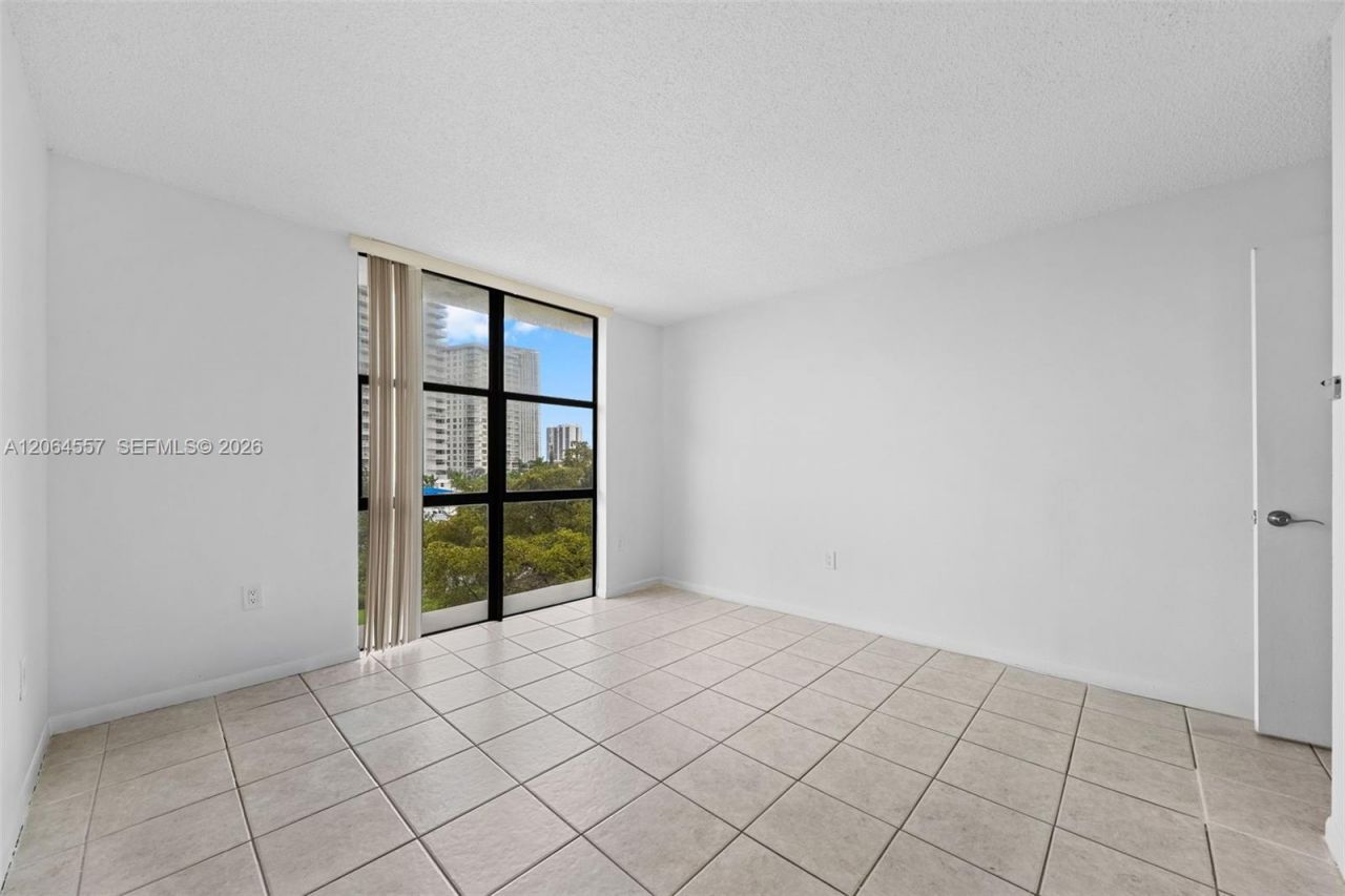 17500 N Bay Rd, Unit S508, Sunny Isles Beach, FL 33160 Photo