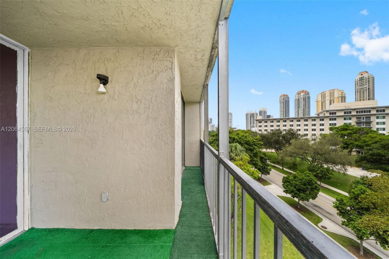17500 N Bay Rd, Unit S508, Sunny Isles Beach, FL 33160 Photo